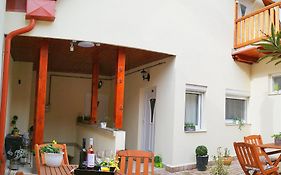 Várfal apartman