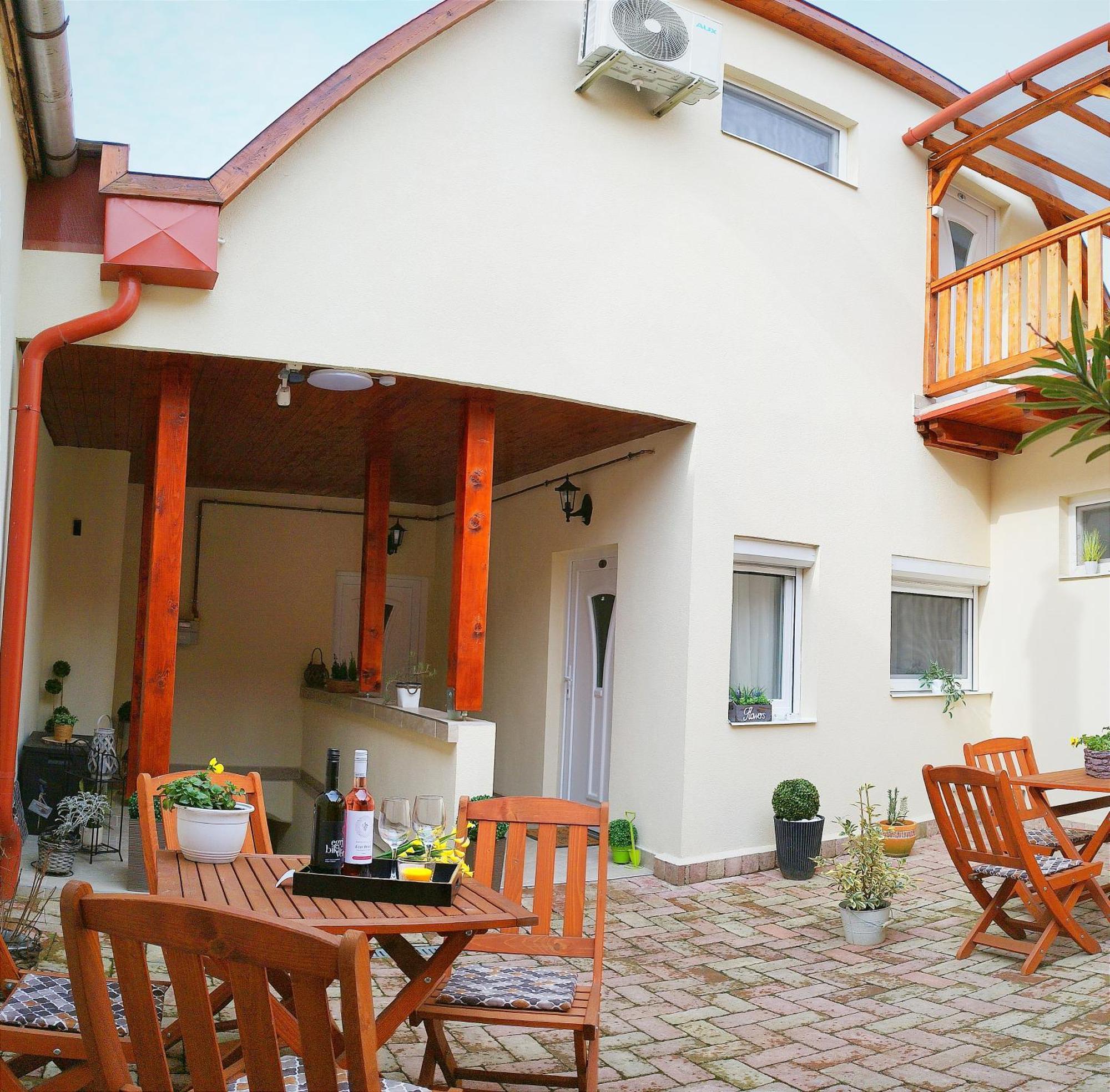 Várfal apartman Eger Kültér fotó