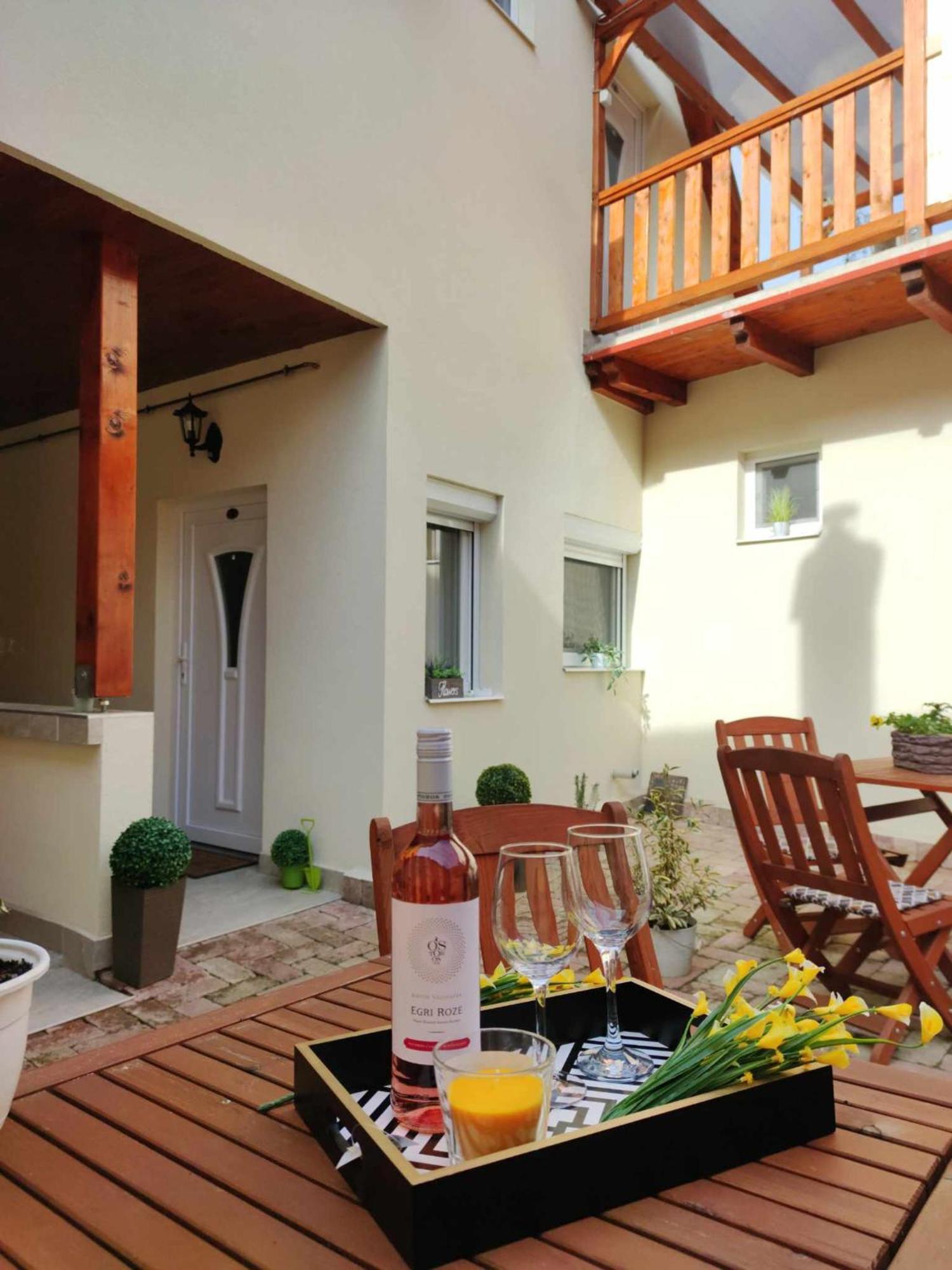 Várfal apartman Eger Kültér fotó